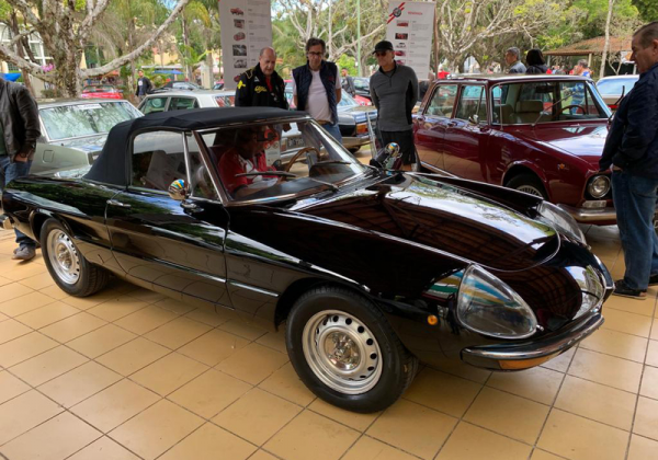 Esta Spider da segunda série pode parecer comum aos olhos do leigo, mas trata-se de uma Spider 1300 Junior, outro modelo muito raro no país. - Alfa Romeo Clube do Brasil