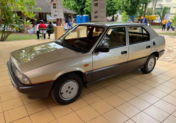 A (provavelmente) única Alfa Romeo 33 rodando no Brasil é sucessora da Alfasud – um sedã familiar de 4 portas com motor boxer. - Alfa Romeo Clube do Brasil