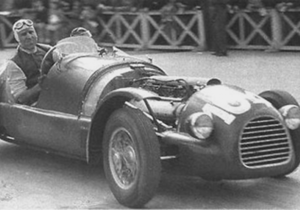 A Ferrari 166 SC de Nuvolari/Scapinelli foi literalmente se desmontando durante a Mille Miglia de 1948. - Alfa Romeo Clube do Brasil