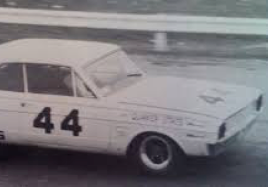 Sebring 1966 – O Dodge Dart de Bob Tullius e Tony Adamowicz foi o principal adversário de Rindt após a retirada do Mustang de A.J. Foyt. - Alfa Romeo Clube do Brasil