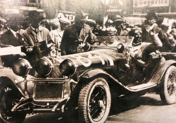 A Alfa 6C-1750 SS e Nuvolari. Uma dupla inesquecível. O número também. Não por acaso as Giulias dos anos sessenta receberam também a famosa denominação “1750”. Uma cilindrada inesquecível para os Alfistas. - Alfa Romeo Clube do Brasil