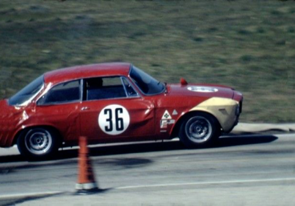  Sebring 1966 – Quem vê cara…não vê coração,,. A GTA de Rindt se apresentou bastante amassada após uma capotagem nos treinos. Porém a mecânica e o talento de Rindt garantiram uma inesquecível vitória em Sebring. - Alfa Romeo Clube do Brasil