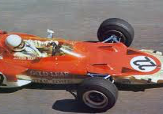 Uma das ultimas imagens do grande campeão austríaco. Nos treinos em Monza ele pilota o Lotus 72 sem aerofólio e spoilers para ganhar mais velocidade, no estilo dos mais valentes pilotos da época. - Alfa Romeo Clube do Brasil
