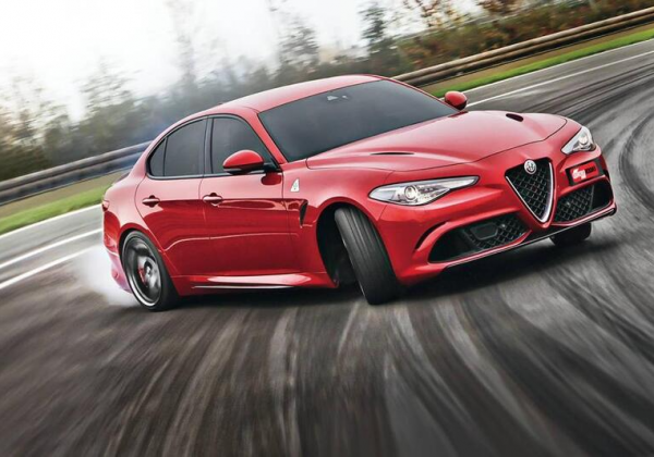 Giulia QV. Imagem: Revista Quatro Rodas - Alfa Romeo Clube do Brasil